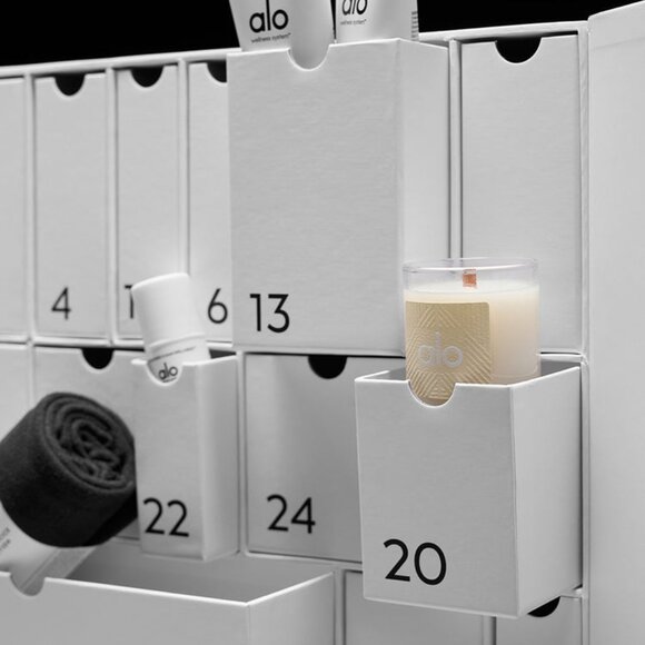 Alo Yoga Advent Calendar - Picture 3 of 6